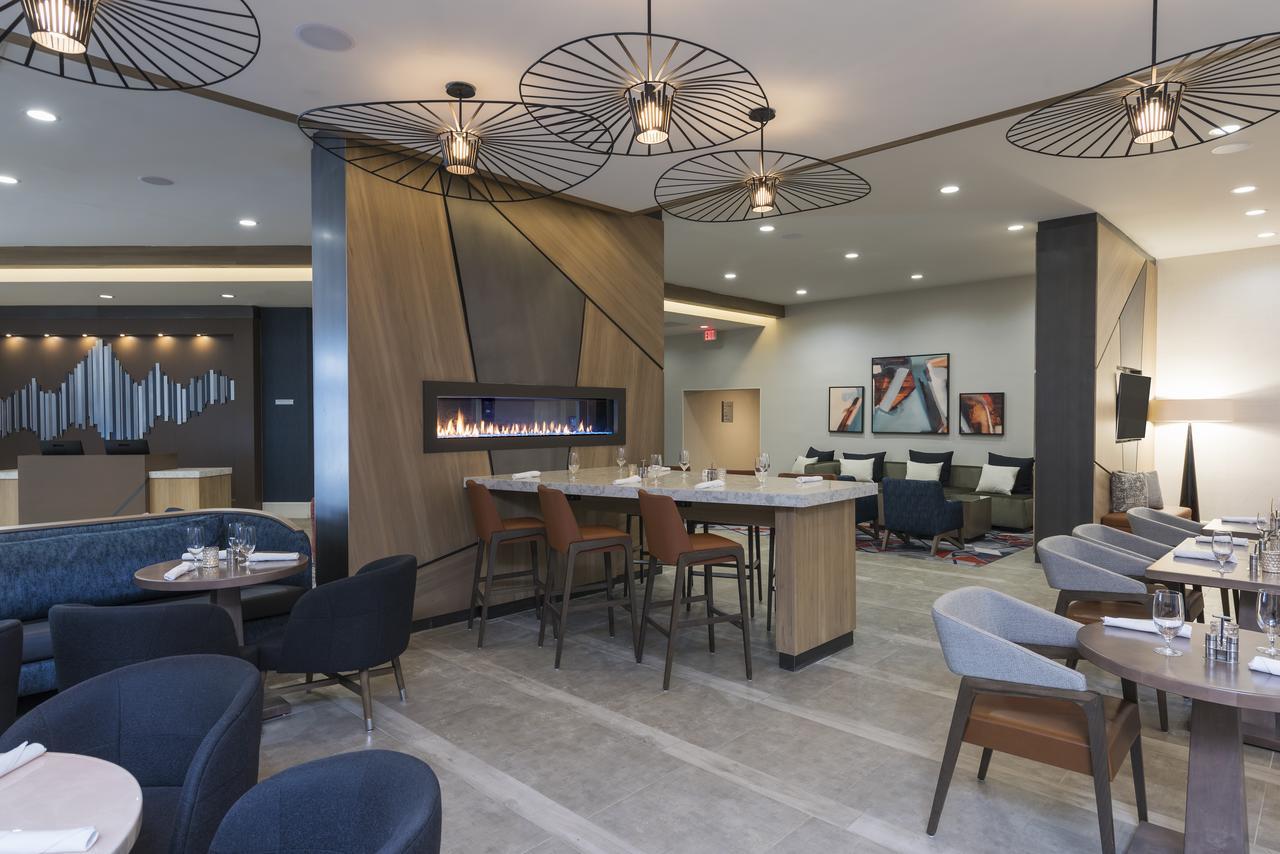 Hotel Sonesta Grand Rapids Airport