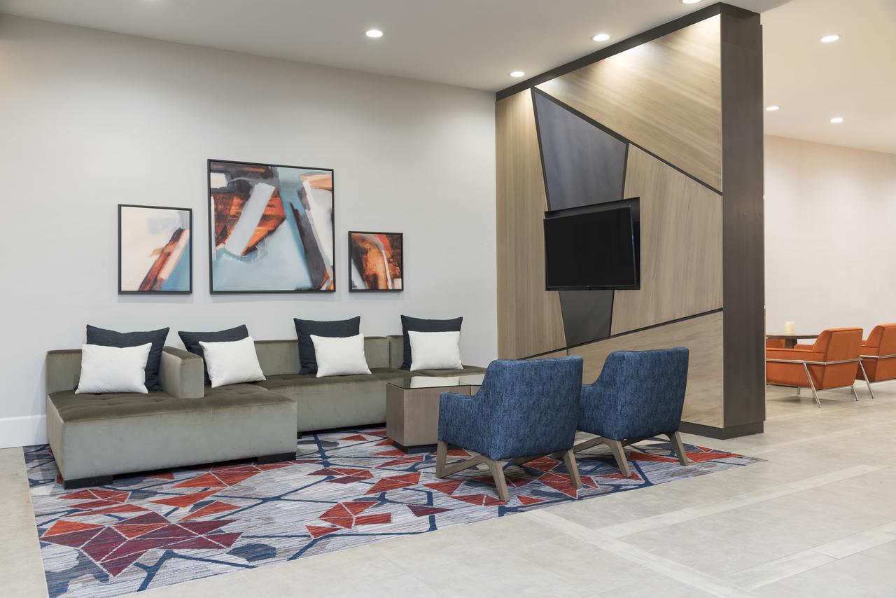 Sonesta Grand Rapids Airport Hotel 3*