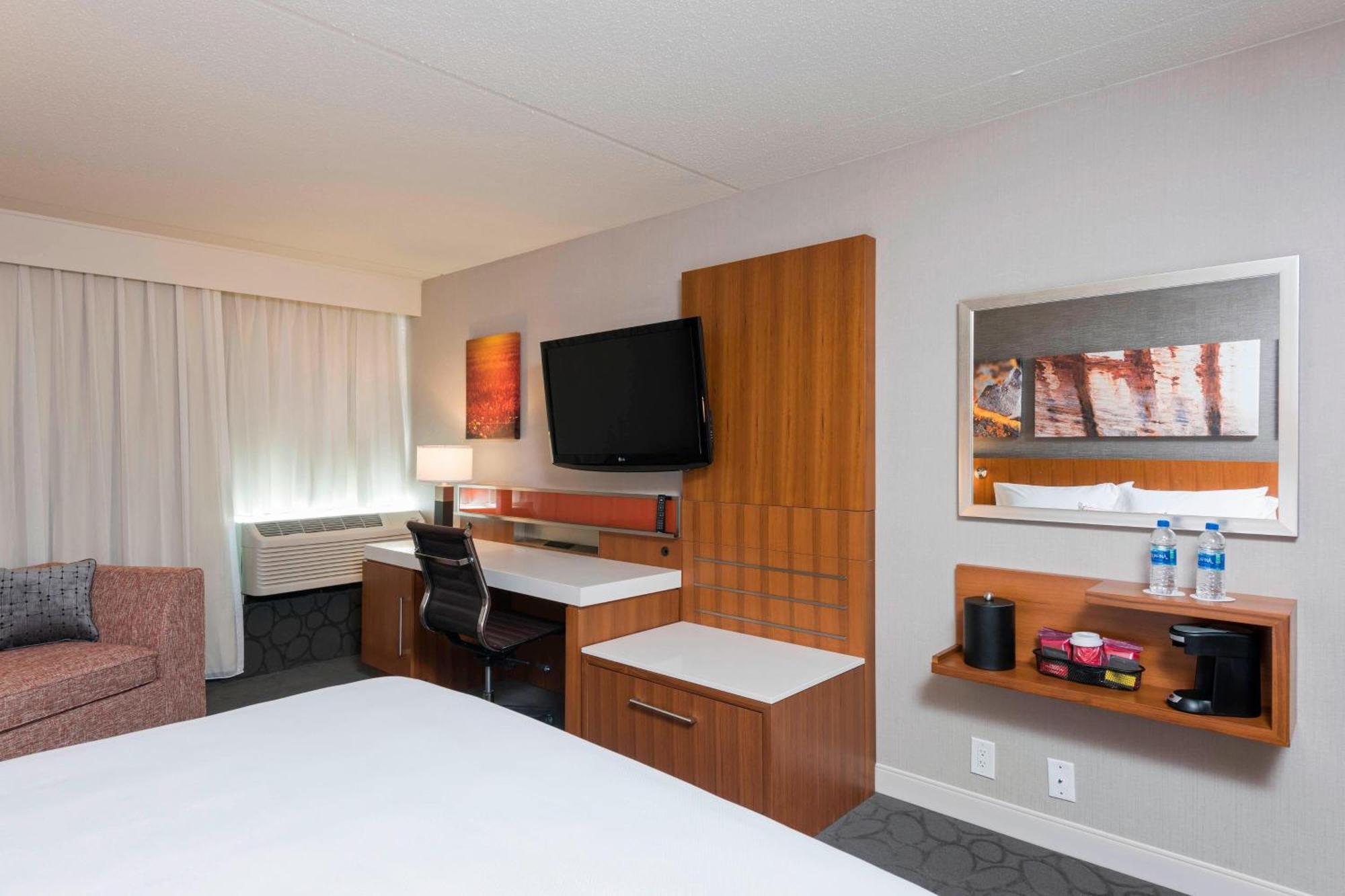 Sonesta Airport Hotel Kentwood